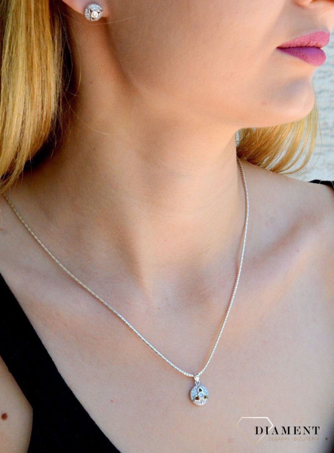 Srebrny łańcuszek 925 żmijka 1,4mm DIA-LAN-6016-925 1,4mm. Łańcuszki to uniwersalne dodatki, które sprawdzają się na każdą okazję i dla kobiet w każdym wieku. Srebrny łańcuszek jest uniwersalnym dodatkiem. Piękny grawer na łań (1).jpg